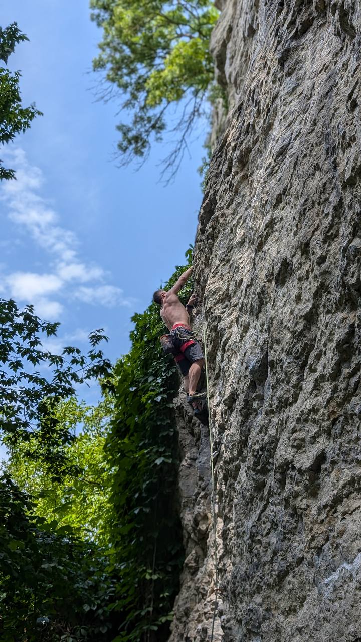 Олександр Педан радить маршрут вихідного дня. І це - Мекка скелелазіння в Україні